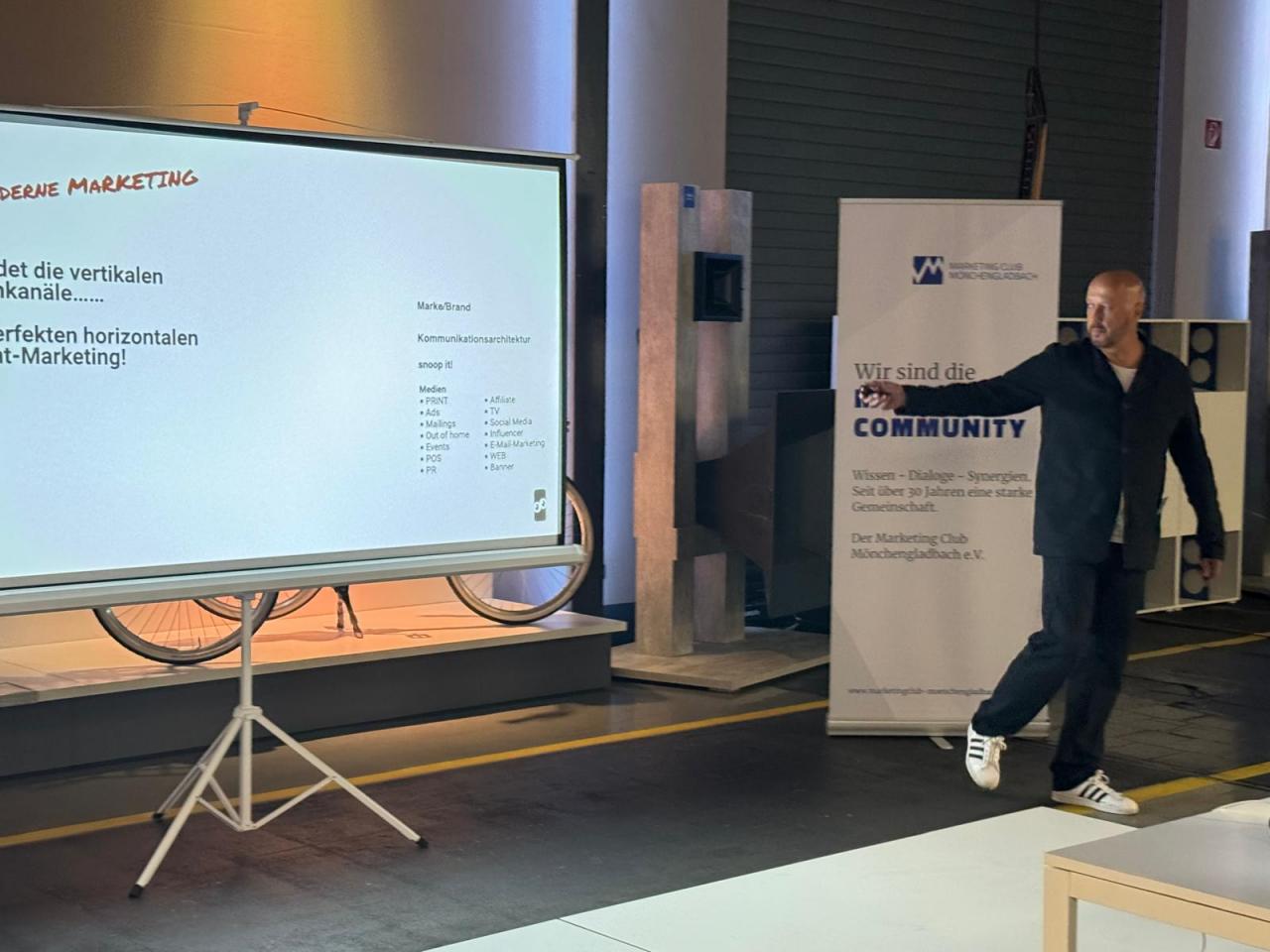 Thilo Reichert bei seinem Vortrag im Marketing Club Mönchengladbach